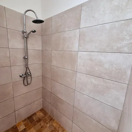 Résidence Rdv Avec La Lune - 1 Familial - Appt - Et 1 Avec Jacuzzi * Narbona